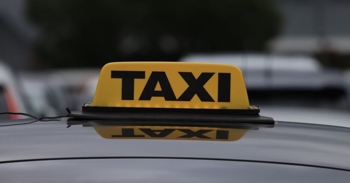 a picture of a taxi logo